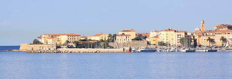 Visitez Ajaccio en voiture 